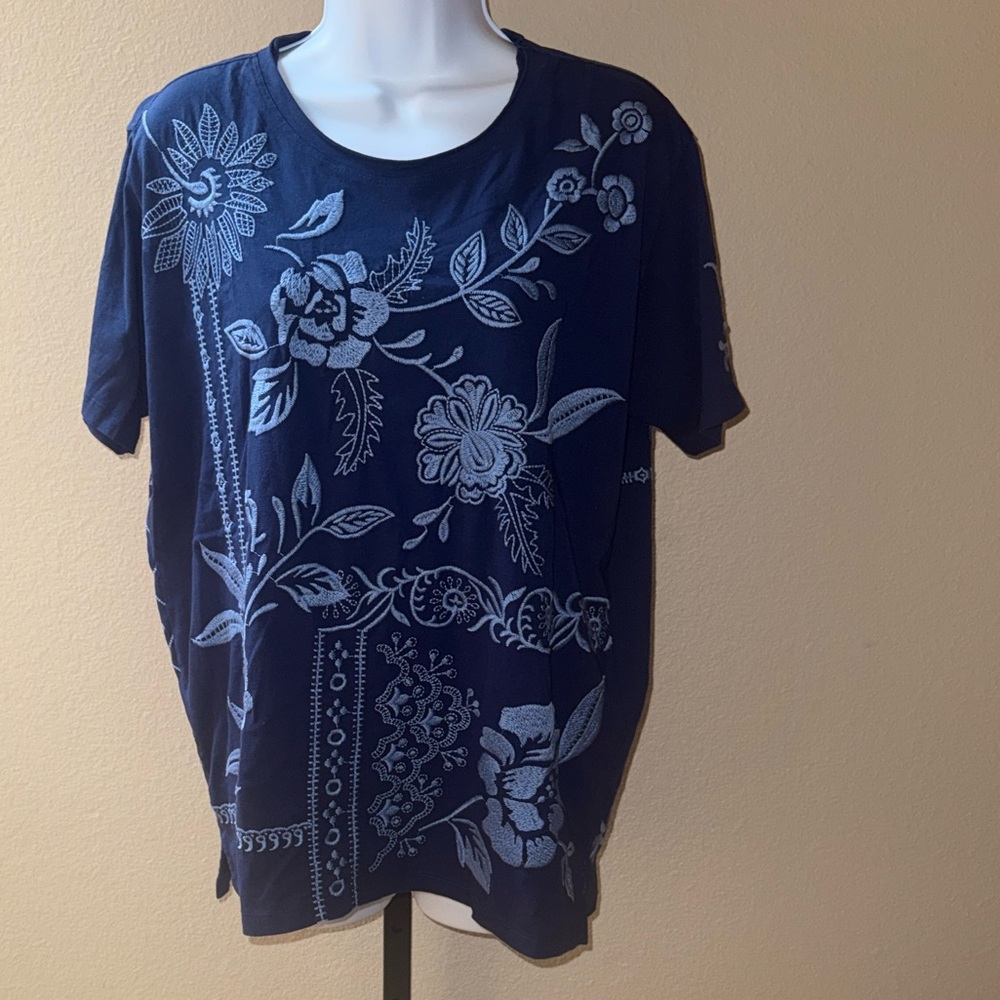 Johnny Was Lyra Relaxed Crew Neck Blue Floral Embroidered Short Sleeve Tee Sz L